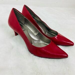Bandolino Red Women's pointed Heels size 9.5